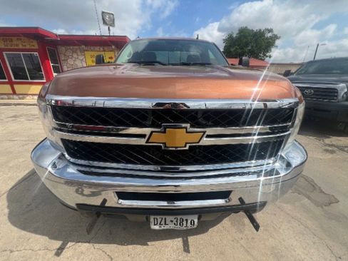 Used 2014 Chevrolet Silverado 2500 W/T AWD/4WD image 2