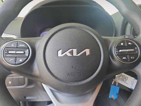 Certified 2025 Kia Soul LX w/ LX Technology Package FWD image 11