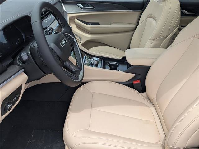 New 2026 Jeep Grand Cherokee Limited w/ Limited Altitude Package AWD/4WD image 4