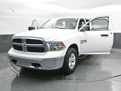 Used 2022 RAM 1500 Classic SLT AWD/4WD image 44