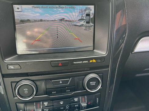 Used 2018 Ford Explorer XLT w/ Equipment Group 202A image 19