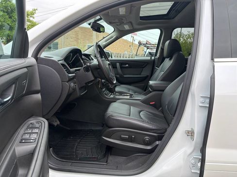 Used 2017 Chevrolet Traverse LT FWD image 25