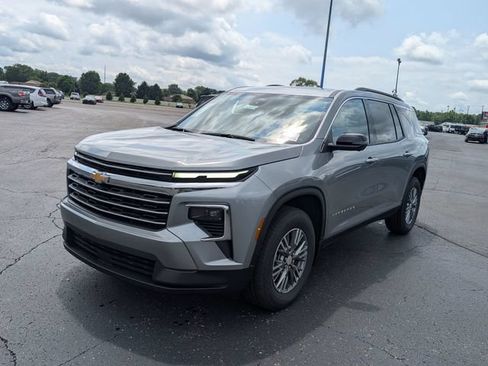 New 2026 Chevrolet Traverse LT w/ Driver Confidence Package FWD image 3