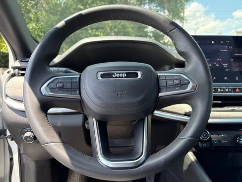 Used 2024 Jeep Compass Latitude AWD/4WD image 11