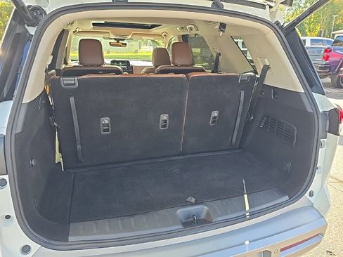 Used 2024 Nissan Pathfinder Platinum image 32