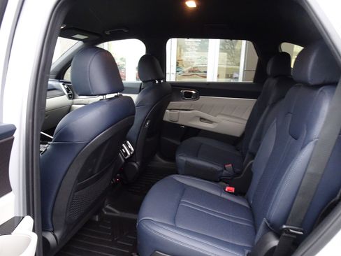 Used 2023 Kia Sorento SX Prestige image 13