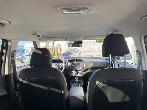 Certified 2025 Kia Soul LX image 28