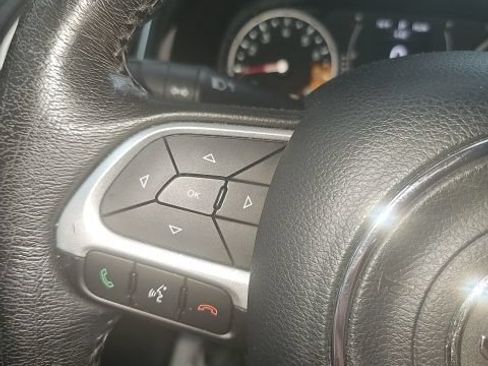 Used 2015 Jeep Renegade Latitude w/ Popular Equipment Group AWD/4WD image 24