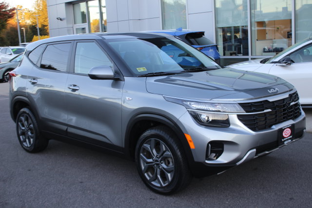 Used 2024 Kia Seltos LX AWD/4WD image 1