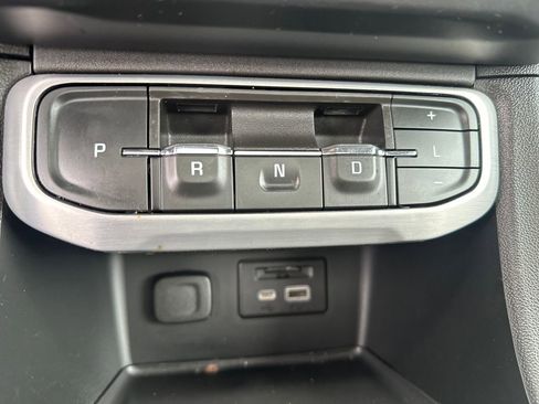 Used 2023 GMC Acadia SLT w/ Elevation Edition image 16