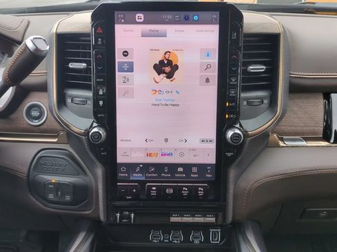 New 2026 RAM 2500 Limited AWD/4WD image 19