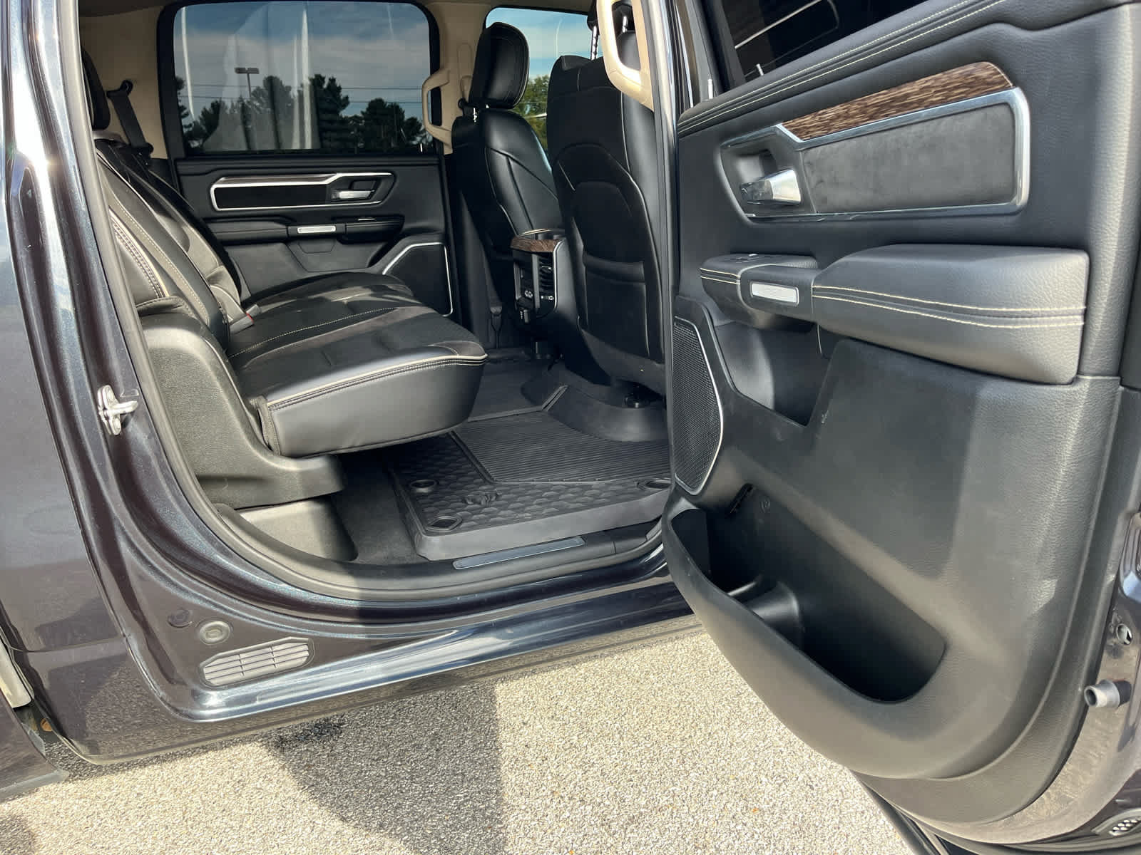Used 2019 RAM 1500 Laramie AWD/4WD image 28