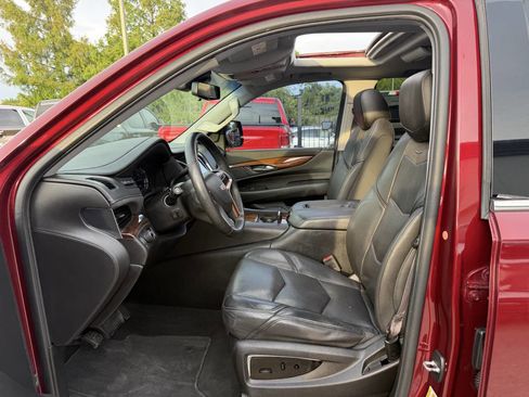 Used 2017 Cadillac Escalade Luxury RWD image 7