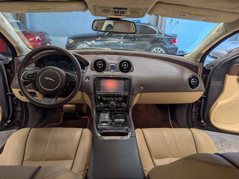 Used 2011 Jaguar XJ L RWD image 11