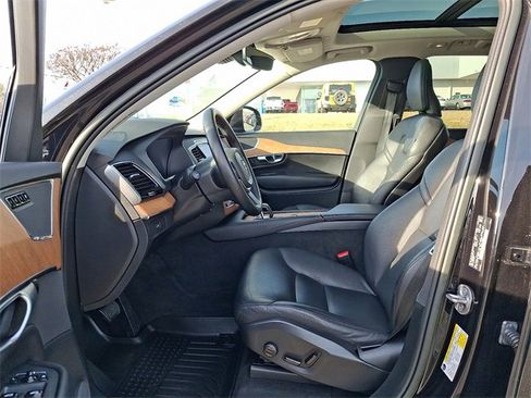 Used 2023 Volvo XC90 B6 Plus image 13