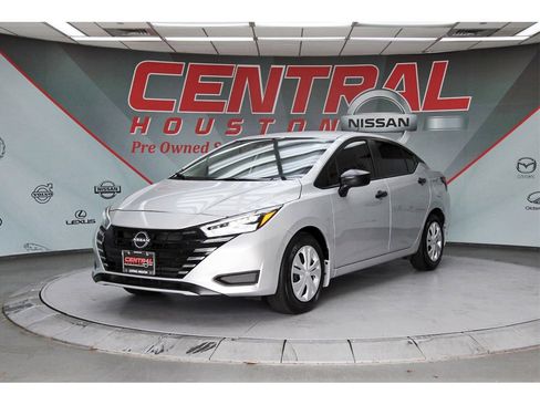 Used 2025 Nissan Versa S w/ Trunk Package image 2