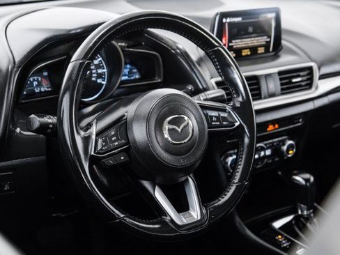 Used 2018 MAZDA MAZDA3 Touring FWD image 12