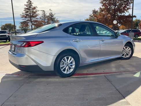 Used 2025 Toyota Camry LE image 6