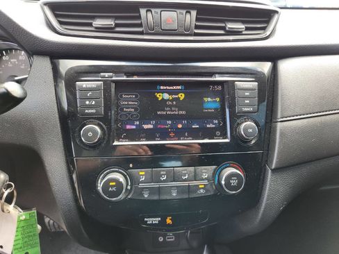 Used 2019 Nissan Rogue S image 14