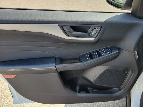 Certified 2022 Ford Escape SE w/ SE Sport Appearance Package image 19