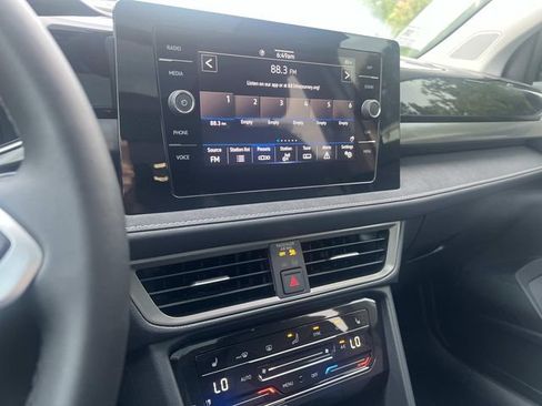 New 2026 Volkswagen Taos SE FWD image 19