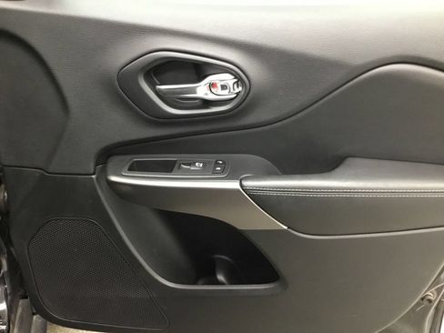 Used 2019 Jeep Cherokee Limited AWD/4WD image 40