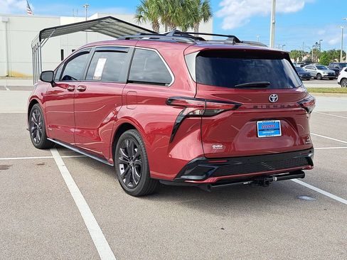 Used 2021 Toyota Sienna XSE image 4