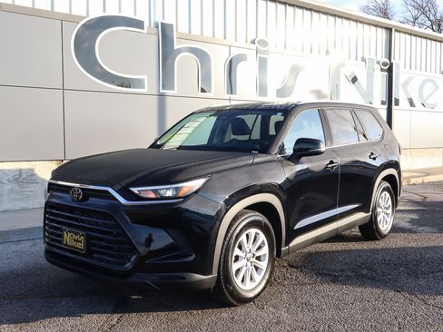 Used 2025 Toyota Grand Highlander XLE image 1