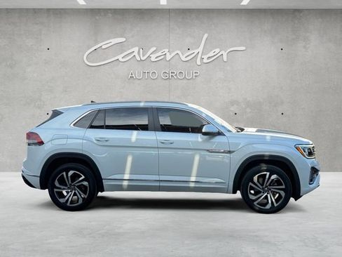 Used 2024 Volkswagen Atlas Cross Sport SEL R-Line AWD/4WD image 17