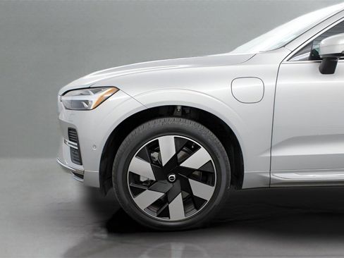Certified 2023 Volvo XC60 T8 Ultimate image 11