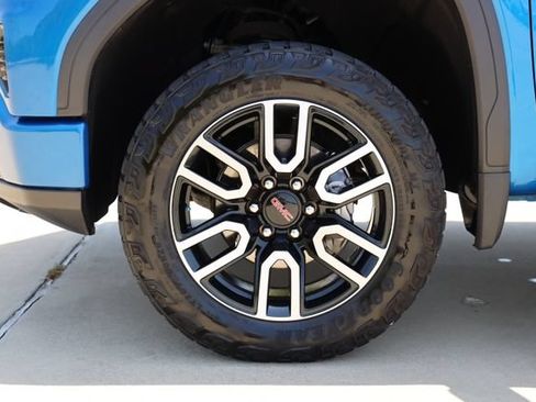 Used 2022 GMC Sierra 1500 AT4 AWD/4WD image 10