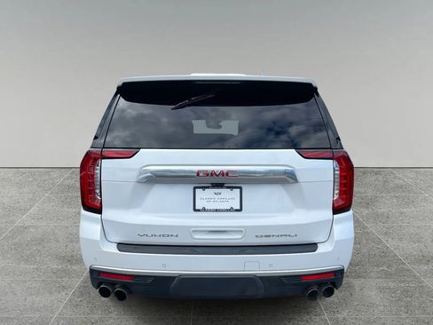 Used 2021 GMC Yukon XL Denali w/ Denali Premium Package image 4