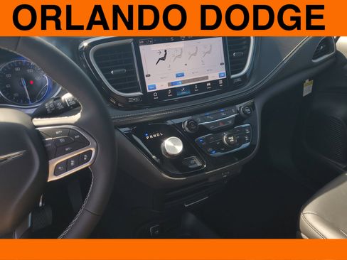 New 2026 Chrysler Pacifica Select image 15