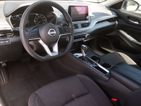 Used 2025 Nissan Altima 2.5 SV FWD image 12