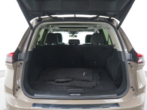 Used 2024 Nissan Rogue SV w/ SV Premium Package image 15