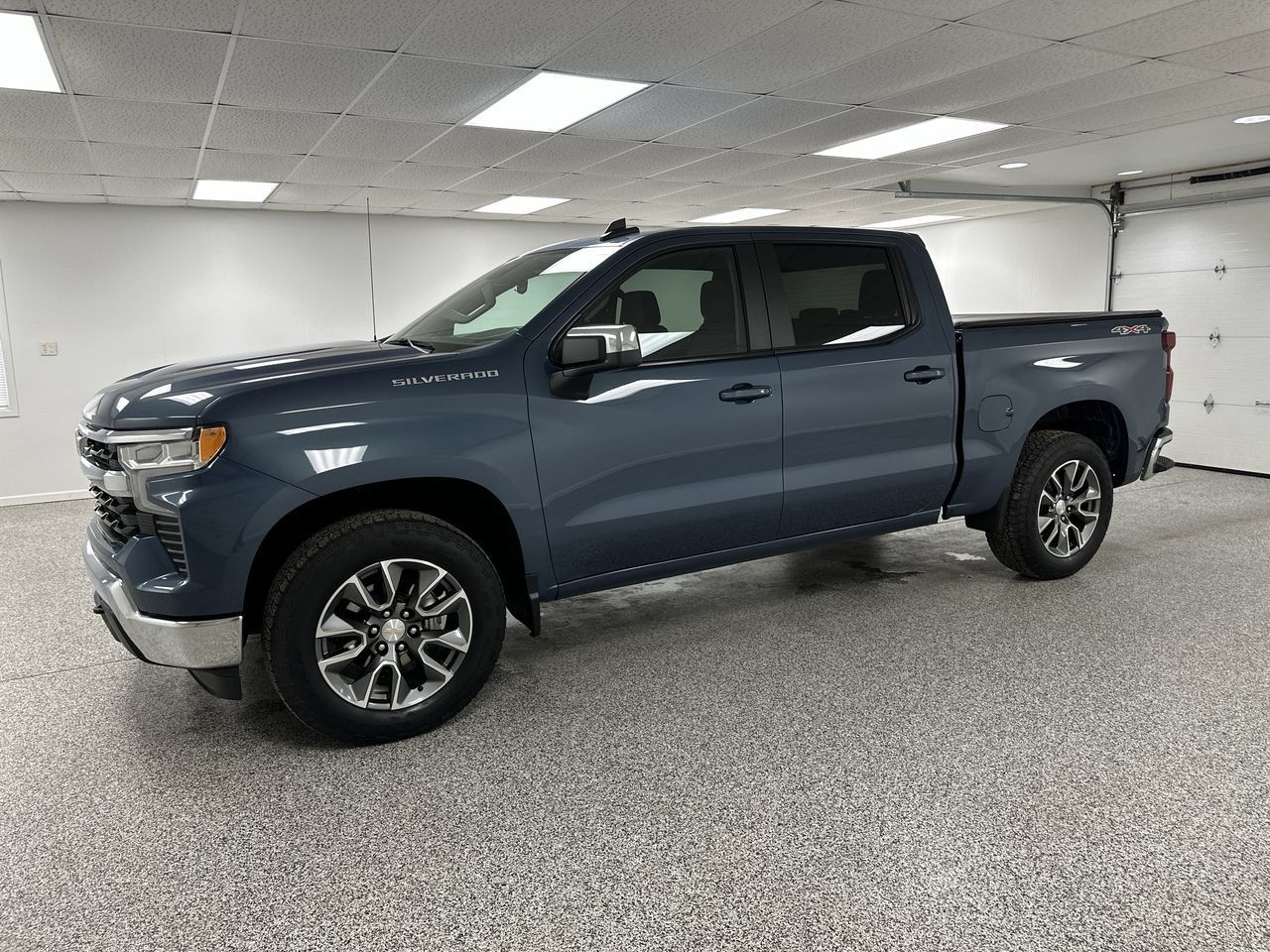 Used 2024 Chevrolet Silverado 1500 LT AWD/4WD image 4