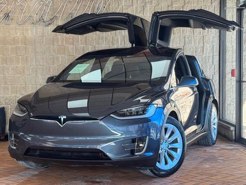 Used 2018 Tesla Model X 100D image 2