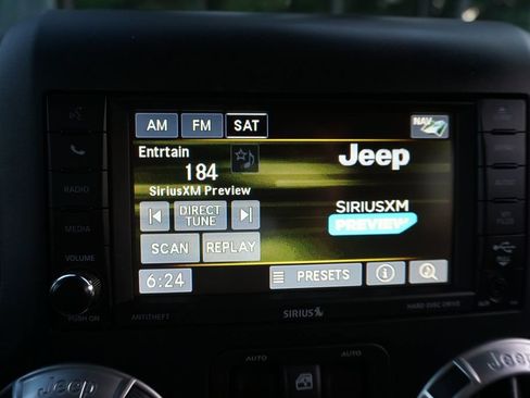 Used 2016 Jeep Wrangler Unlimited Rubicon w/ Connectivity Group AWD/4WD image 10