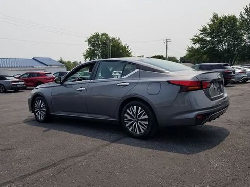 Used 2024 Nissan Altima 2.5 SV FWD image 8