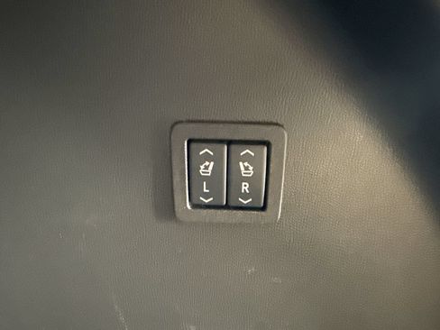 Used 2024 Buick Enclave Premium AWD/4WD image 10