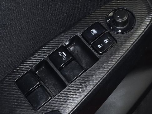 Used 2014 MAZDA MAZDA3 i SV image 27