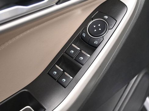 Used 2022 Ford Explorer XLT image 23