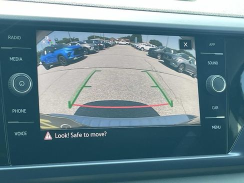 Used 2022 Volkswagen Taos SE FWD image 17