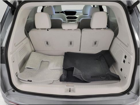 Used 2025 Buick Enclave Avenir w/ Super Cruise Package AWD/4WD image 15