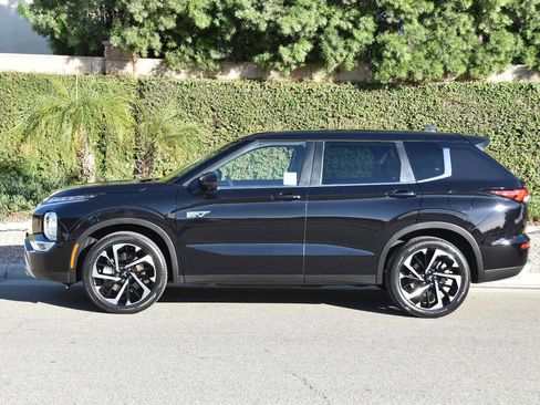 Used 2023 Mitsubishi Outlander SE image 40