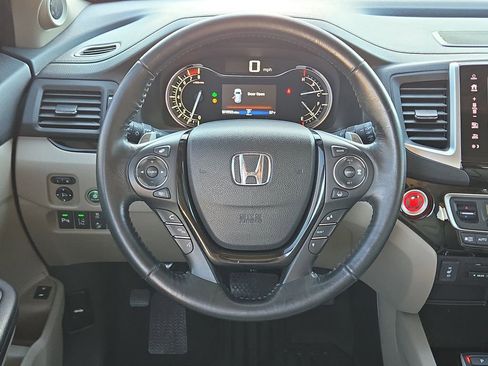 Certified 2018 Honda Pilot Touring image 21
