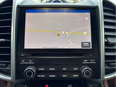 Used 2017 Porsche Cayenne Platinum Edition image 19