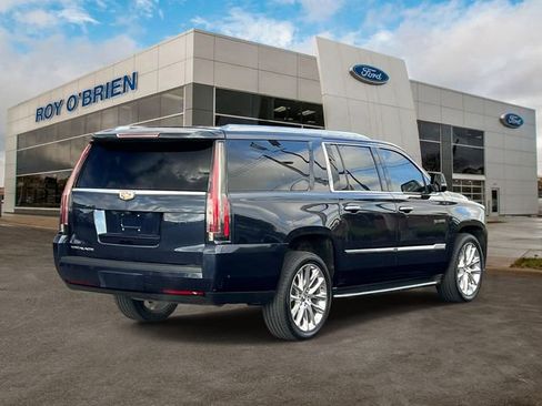 Used 2019 Cadillac Escalade ESV Luxury AWD/4WD image 5