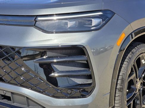 New 2026 Volkswagen Tiguan SE R-Line FWD image 6