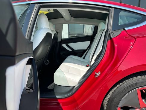 Used 2018 Tesla Model 3 Long Range image 25